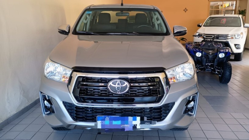 toyota-hilux-srv-2017-big-0