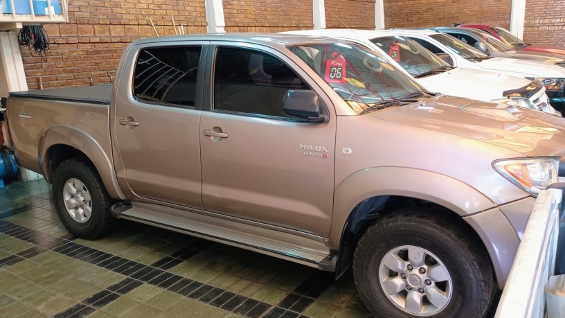 toyota-hilux-srv-2006-big-1