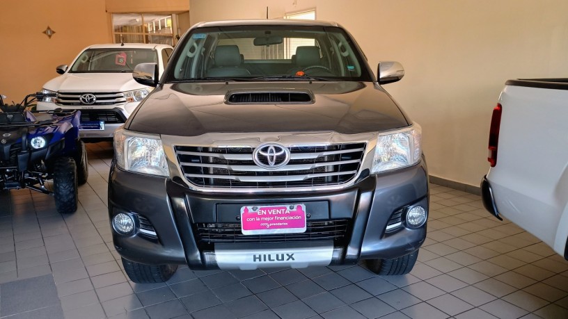 toyota-hilux-srv-2012-big-1