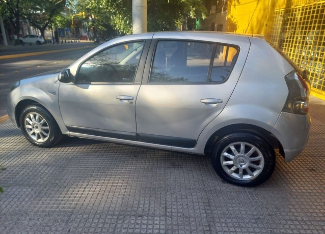 renault-sandero-16-16v-privilege-2013-big-3