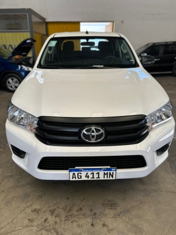 toyota-hilux-dx-2014-big-0