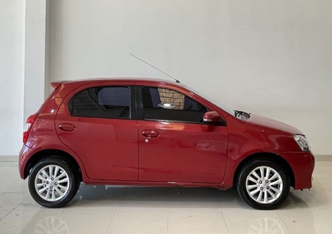 toyota-etios-15-5ptas-xls-6mt-l16-big-2