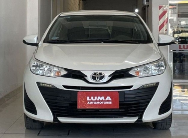 toyota-yaris-15-4ptas-xs-big-1