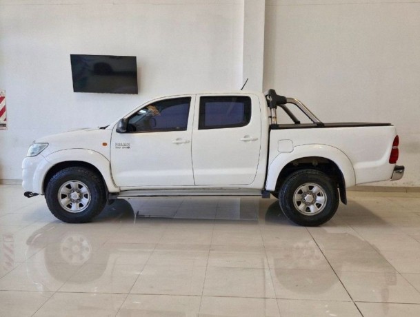 toyota-hilux-l12-30-cd-4x2-tdi-sr-171cv-big-2