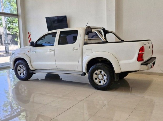 toyota-hilux-l12-30-cd-4x2-tdi-sr-171cv-big-3