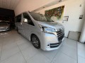 toyota-hiace-wagon-small-1