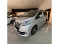 toyota-hiace-wagon-small-0