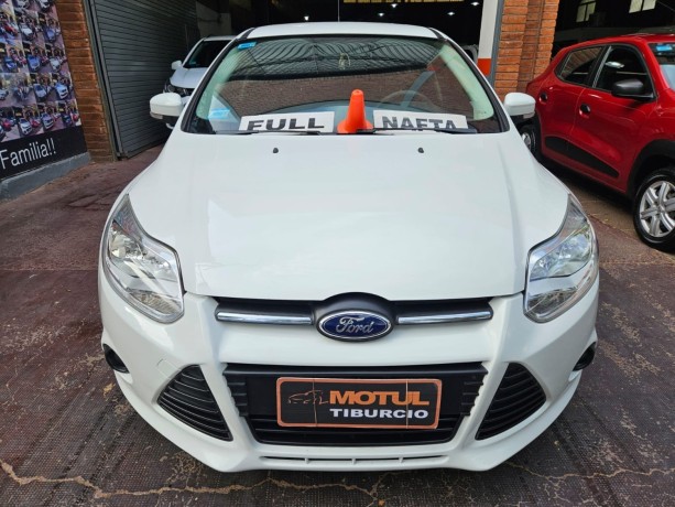 ford-focus-s-16-2015-big-1