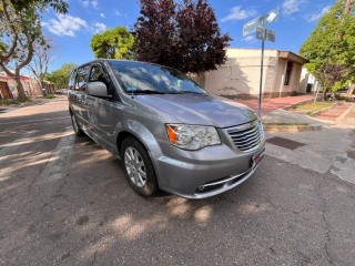 CHRYSLER TOWN & COUNTRY