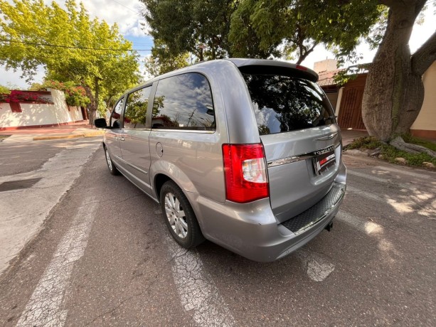 chrysler-town-country-big-2