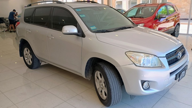 toyota-rav-4-2013-big-1