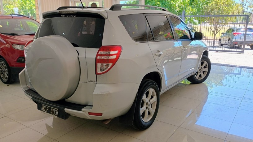 toyota-rav-4-2013-big-2