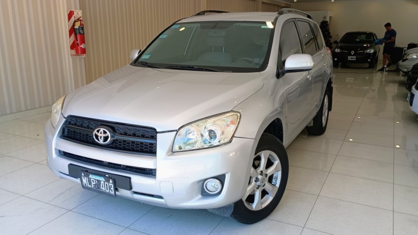 toyota-rav-4-2013-big-0