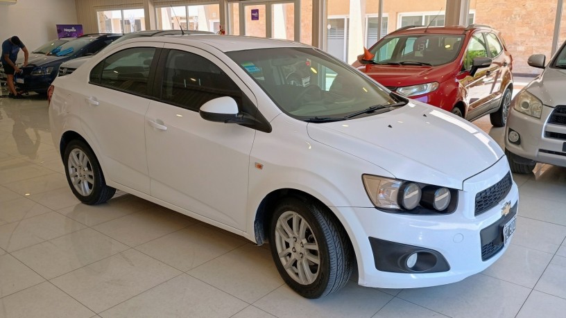 chevrolet-sonic-lt-2015-big-2