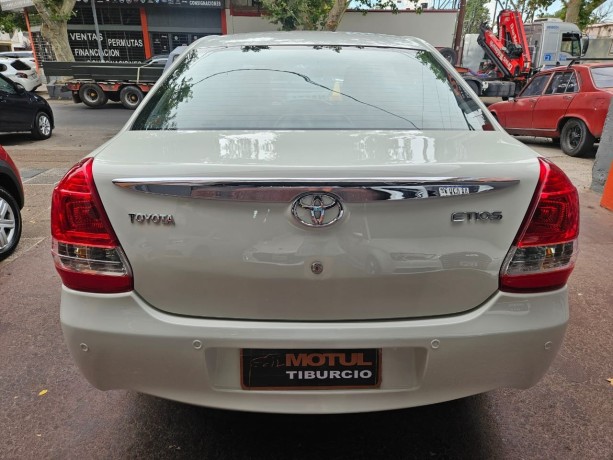 toyota-etios-platinum-15-2016-big-3