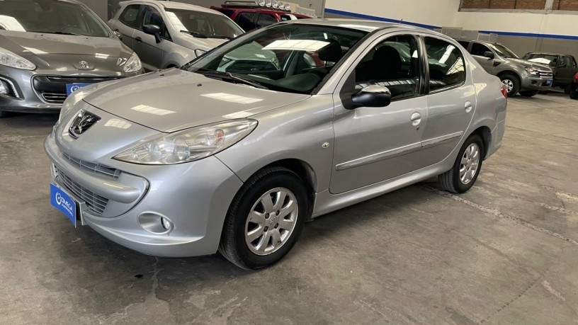 peugeot-207-compact-xs-14-big-1