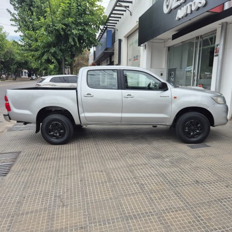 toyota-hilux-25-dx-pack-4x4-ano-2015-big-9